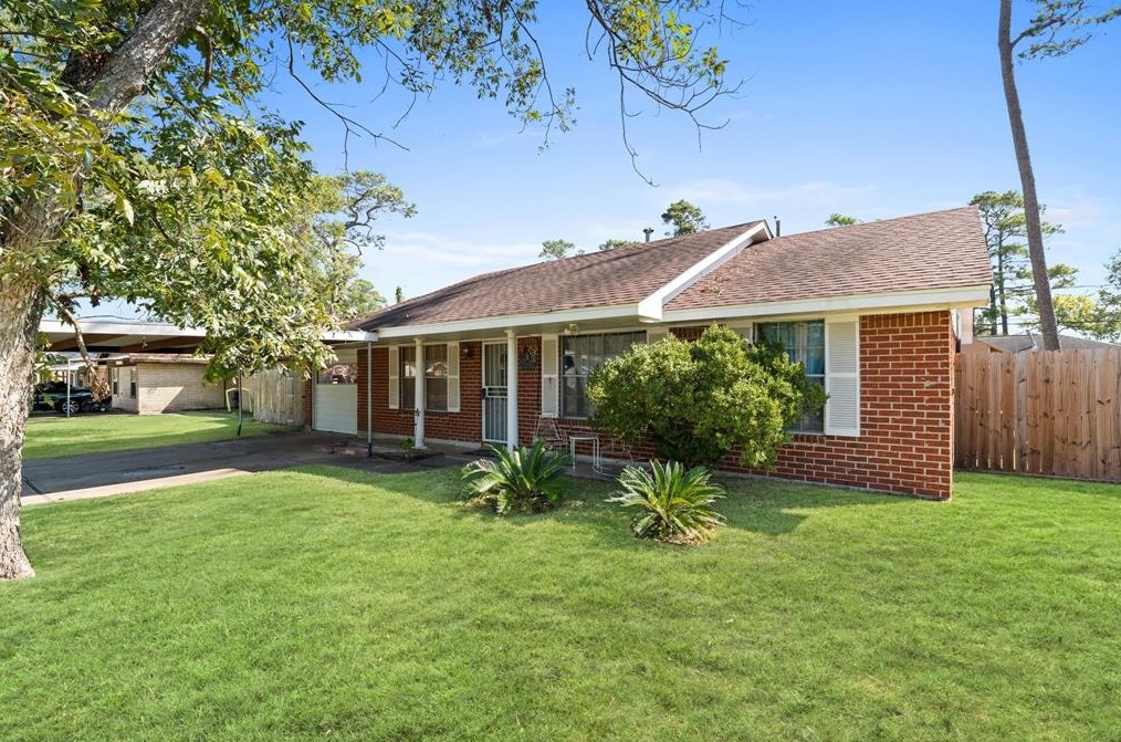 742 Barnesville St, Channelview, TX 77530