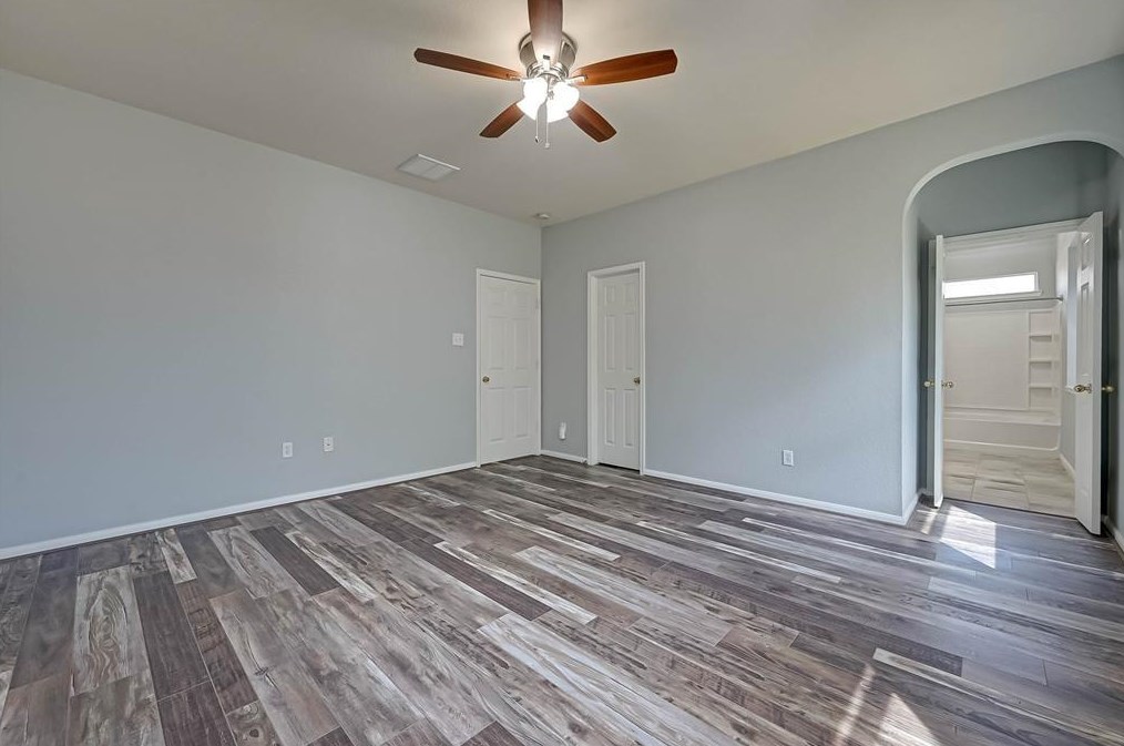 421 Livingstone Ln, League City, TX 77573