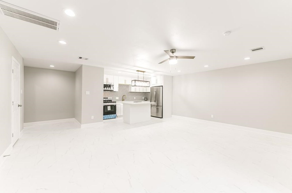 5763 Easthampton Dr, Houston TX  77039-5046 exterior