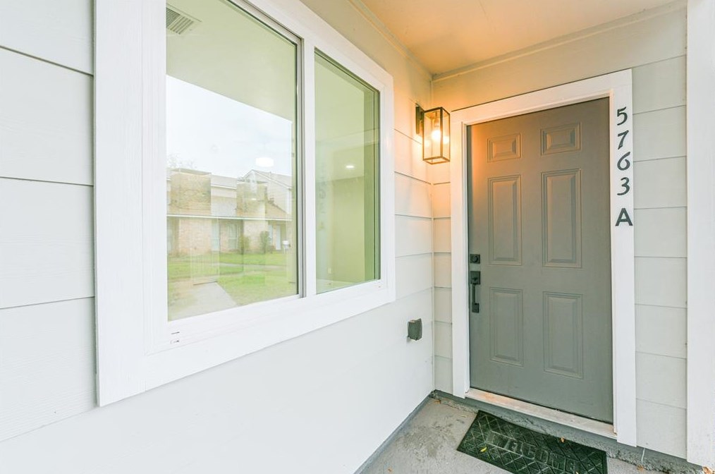 5763 Easthampton Dr, Houston, TX 77039-5046