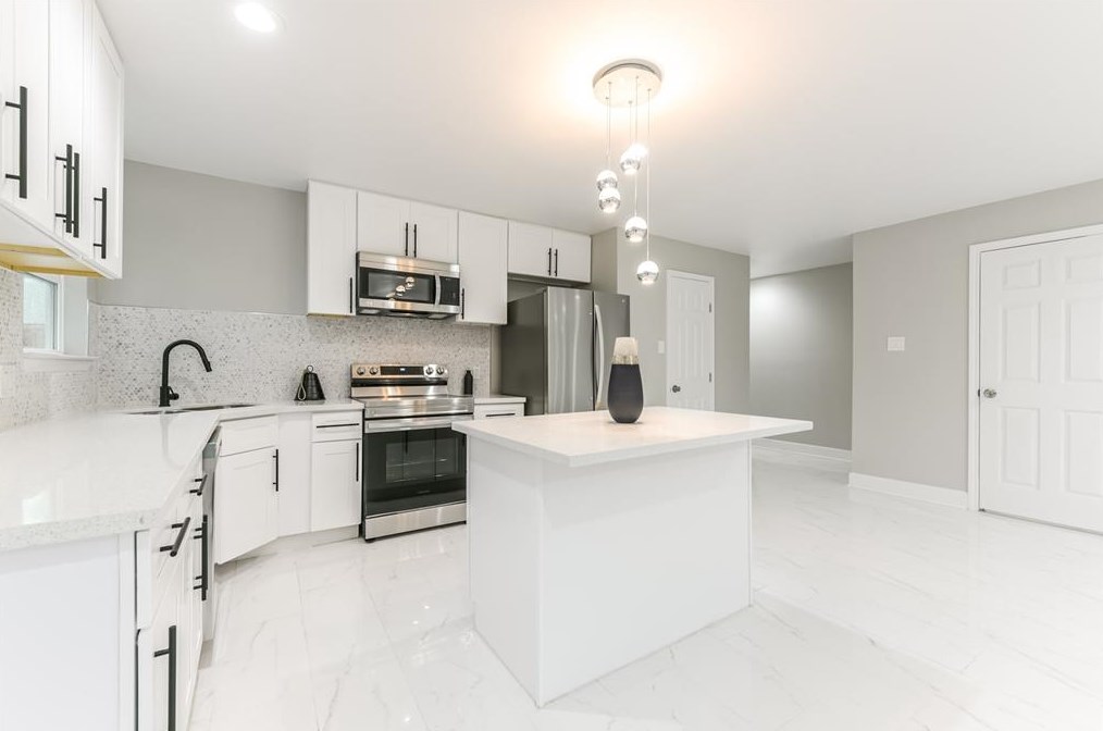 5763 Easthampton Dr, Houston TX  77039-5046 exterior
