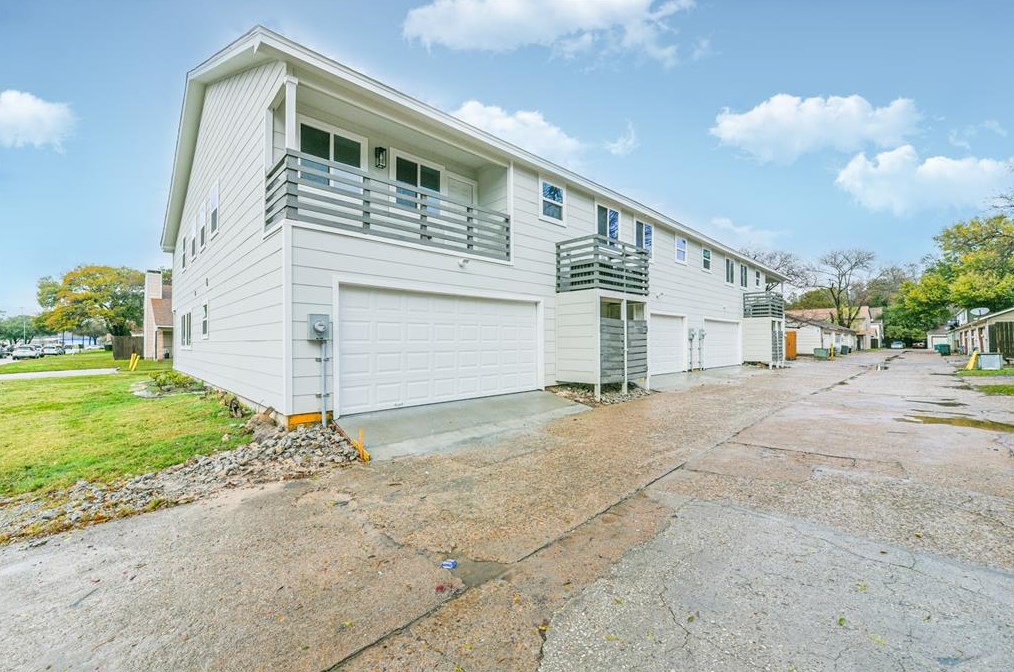 5763 Easthampton Dr, Houston TX  77039-5046 exterior