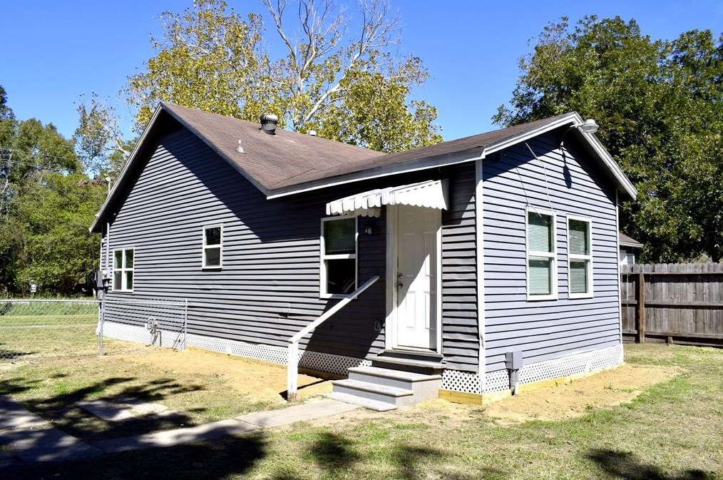 1138 Crenshaw Rd, Pasadena TX  77504-2911 exterior