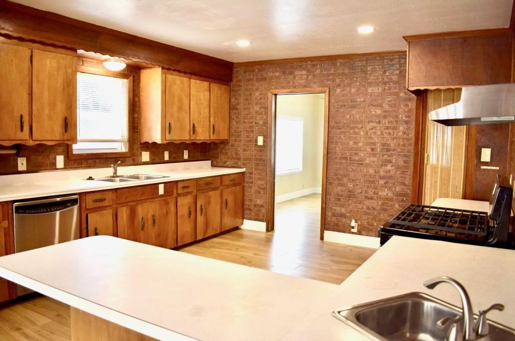 1138 Crenshaw Rd, Pasadena TX  77504-2911 exterior