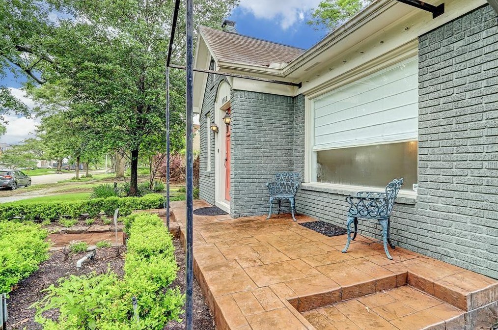 1912 Lexington St, Houston, TX 77098-4220