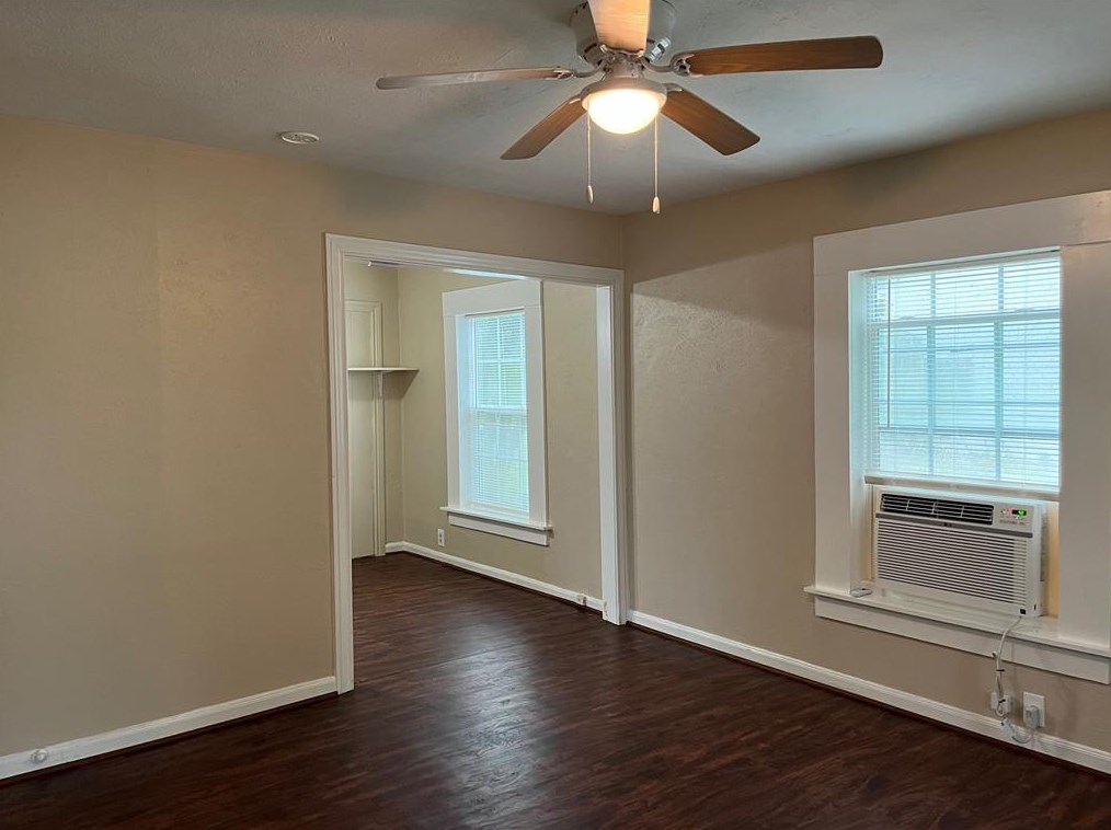 924 Live Oak St #a, Columbus, TX 78934