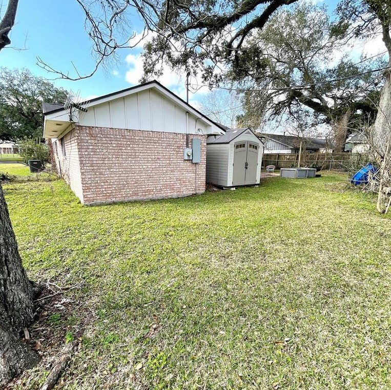117 Ash Ln, Richwood, TX 77566