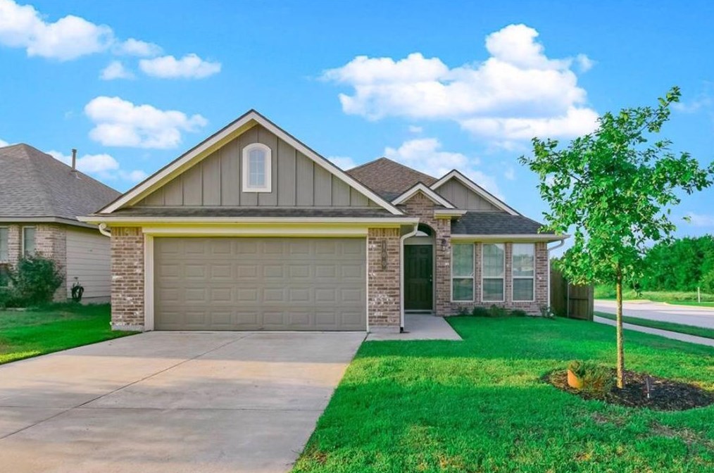 100 Brookside Dr, Huntsville, TX 77320