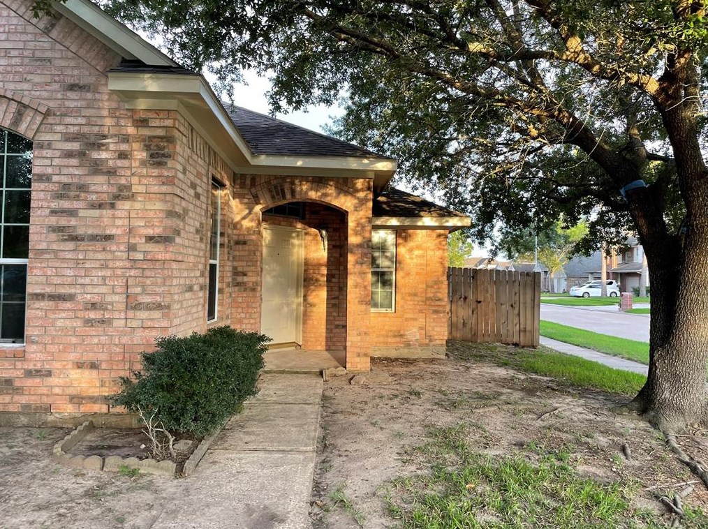8302 Kirkbrook Dr, Houston, TX 77089