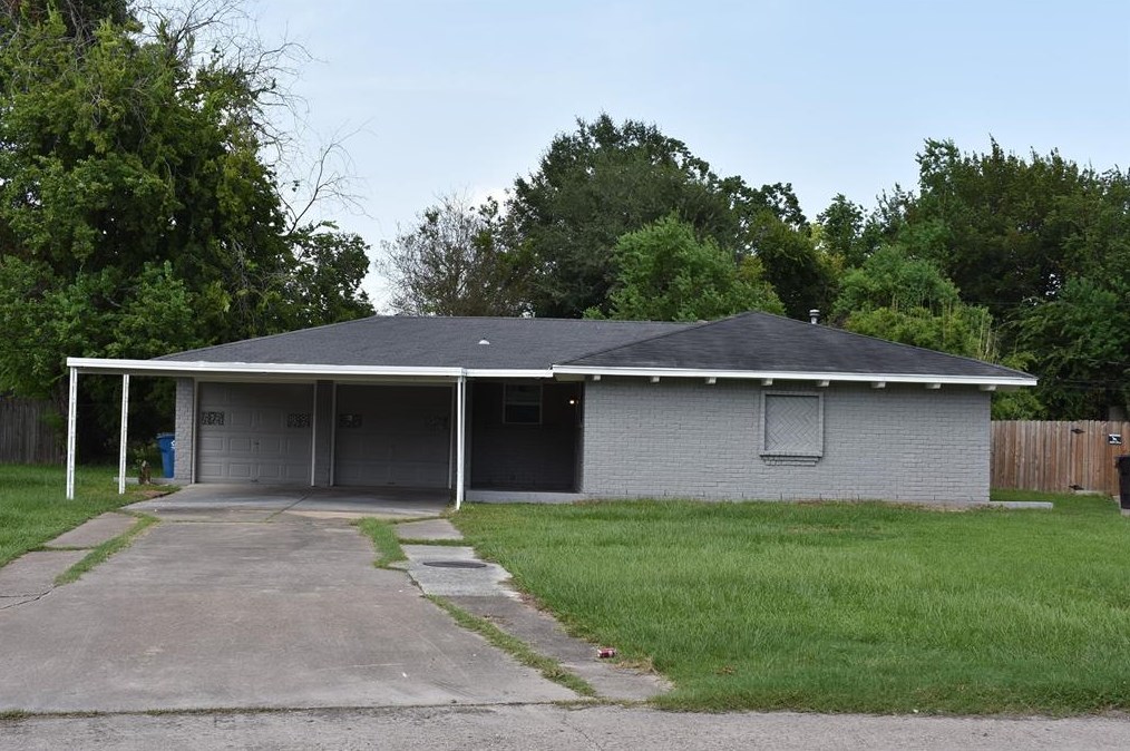 8822 Meadowview Dr, Houston, TX 77037