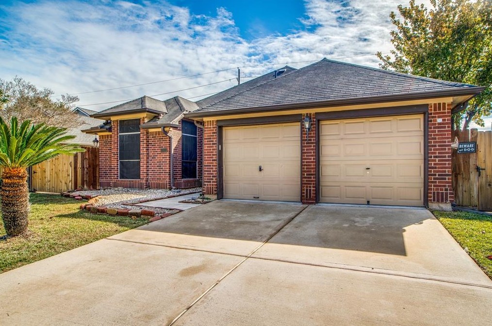 10111 Silver City Dr, Houston, TX 77064