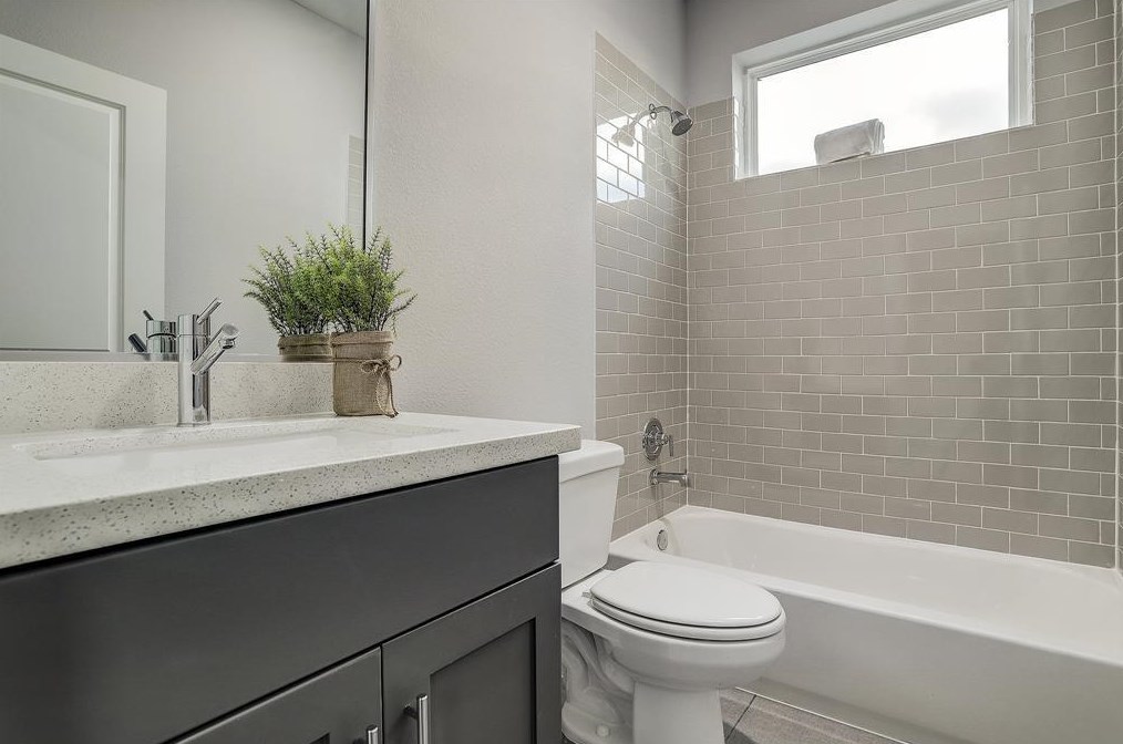 2819 Palm St, Houston, TX 77004-6120