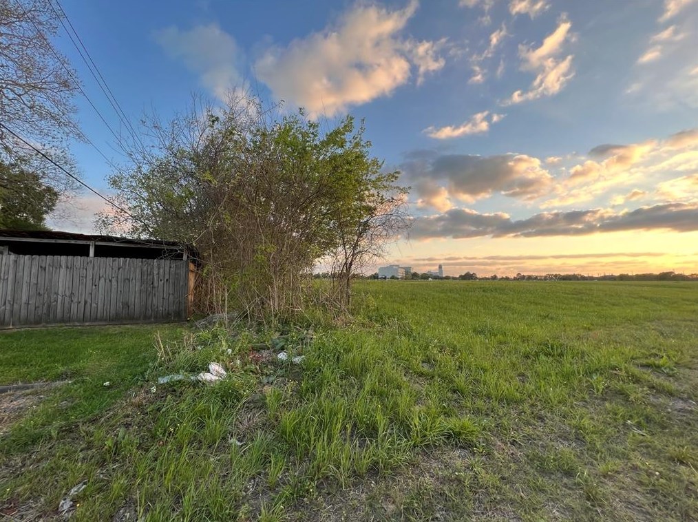 11902 Binghampton Dr, Houston, TX 77089-6422
