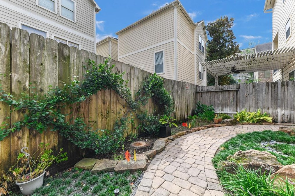 1307 Studer St, Houston TX  77007-3271 exterior