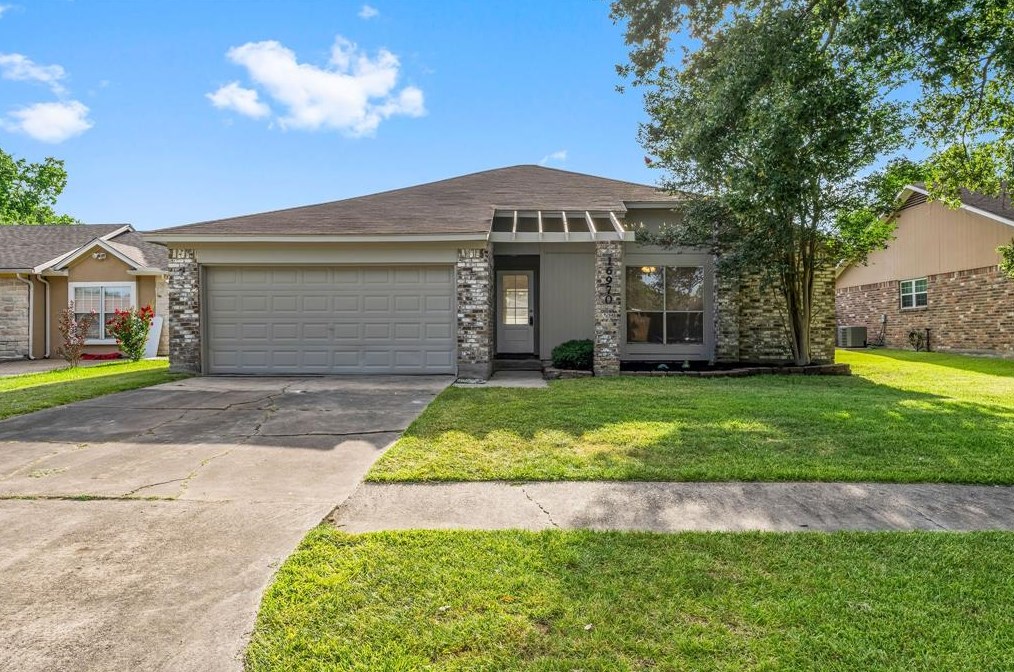 16970 Mockingbird Ct, Conroe, TX 77385
