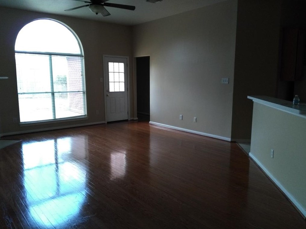 1027 Norfolk Dr, Pearland, TX 77584