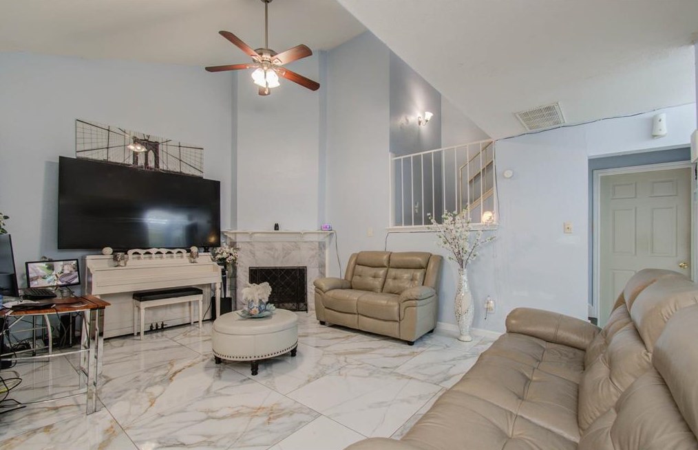 12321 Corona Ln, Houston TX 77072-3330 exterior