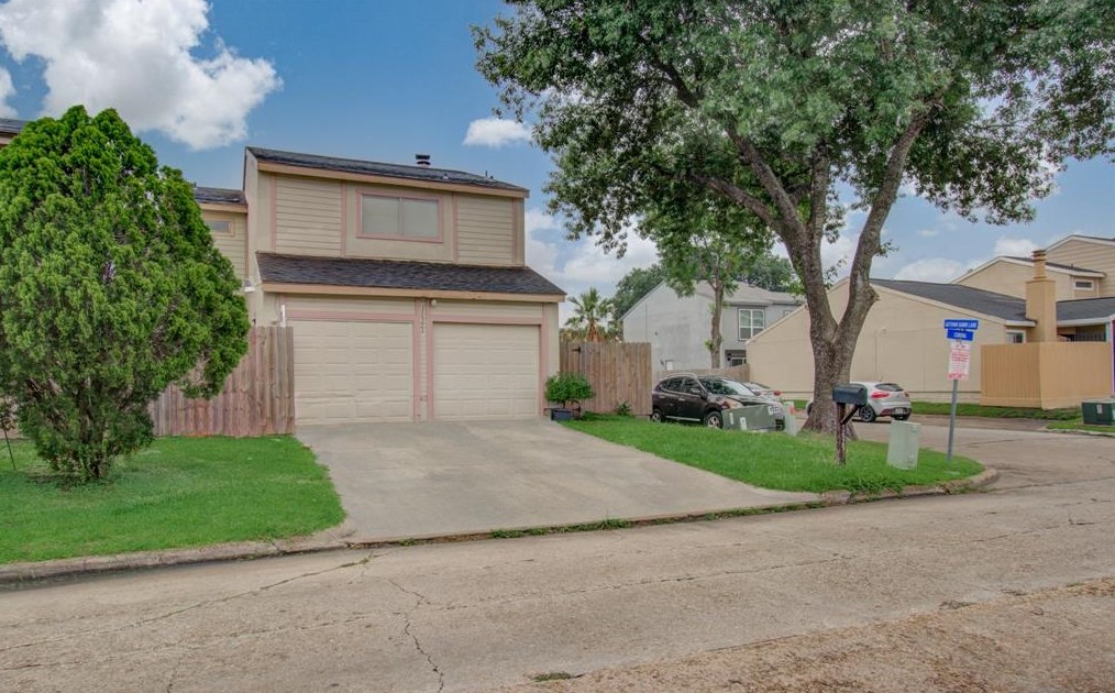 12321 Corona Ln, Houston, TX 77072-3253