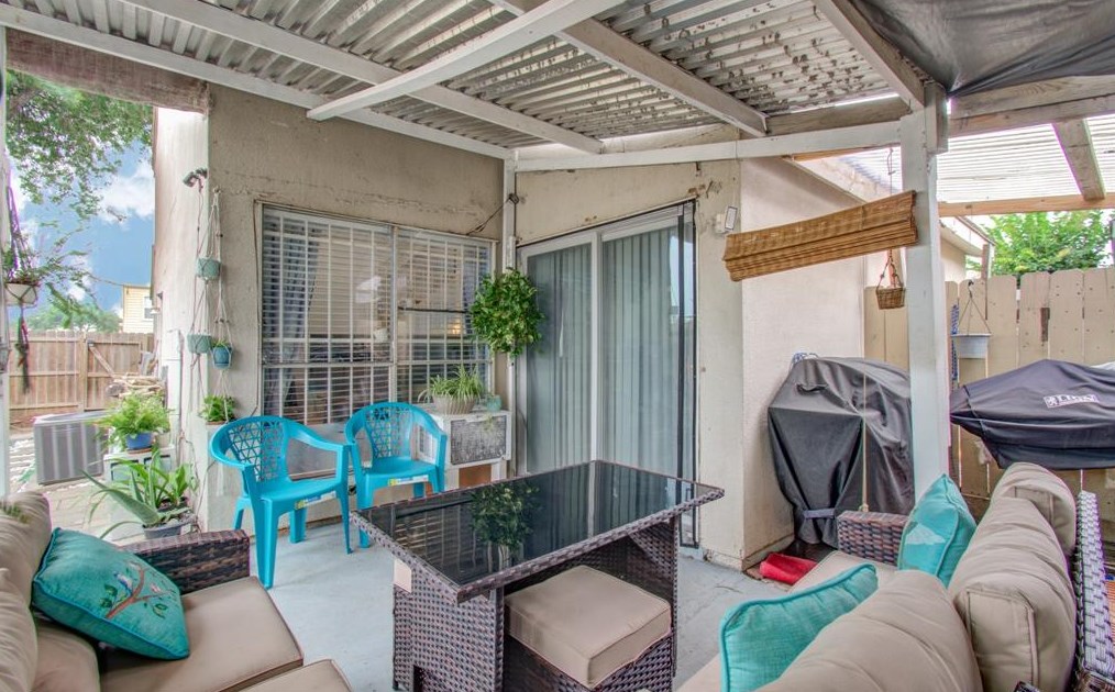 12321 Corona Ln, Houston TX 77072-3330 exterior