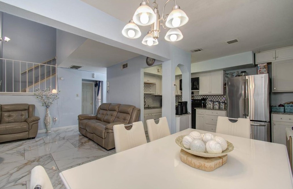 12321 Corona Ln, Houston TX 77072-3330 exterior