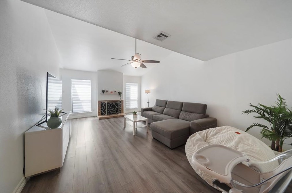 1201 Bering Dr Apt 64, Houston, TX 77057