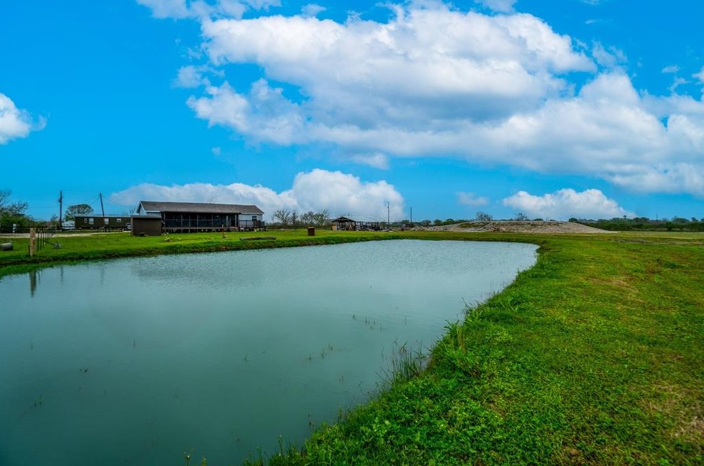 2918 Fairway Dr, Angleton TX  77515-8359 exterior