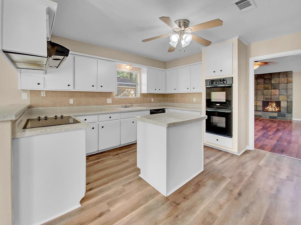 15111 Stillcreek Dr, Houston TX  77070-1254 exterior