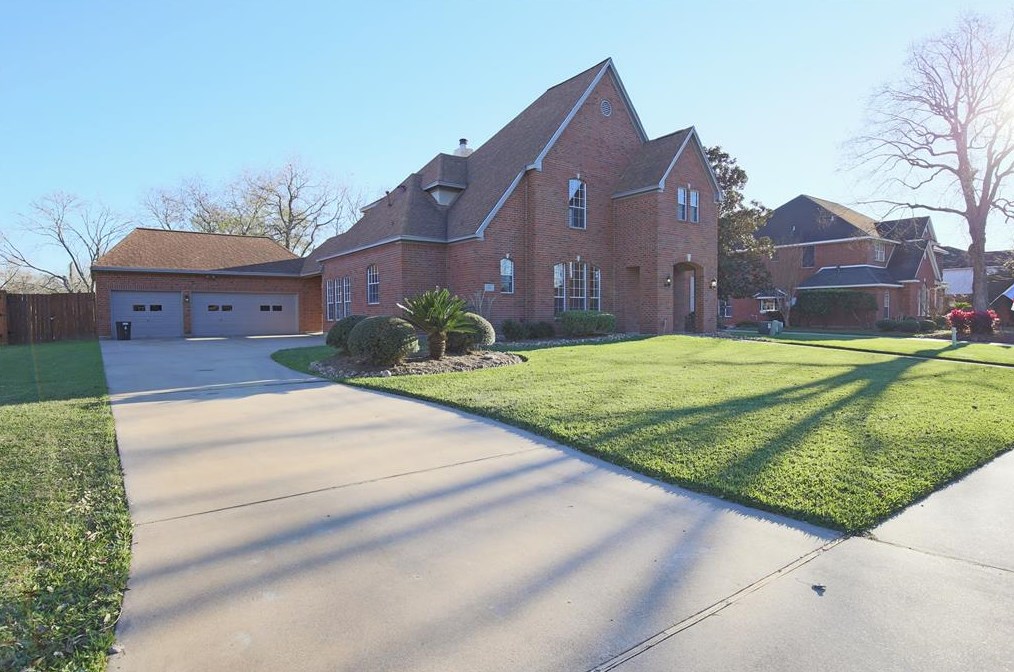 75 Rosewood St, Richwood, TX 77566-4965