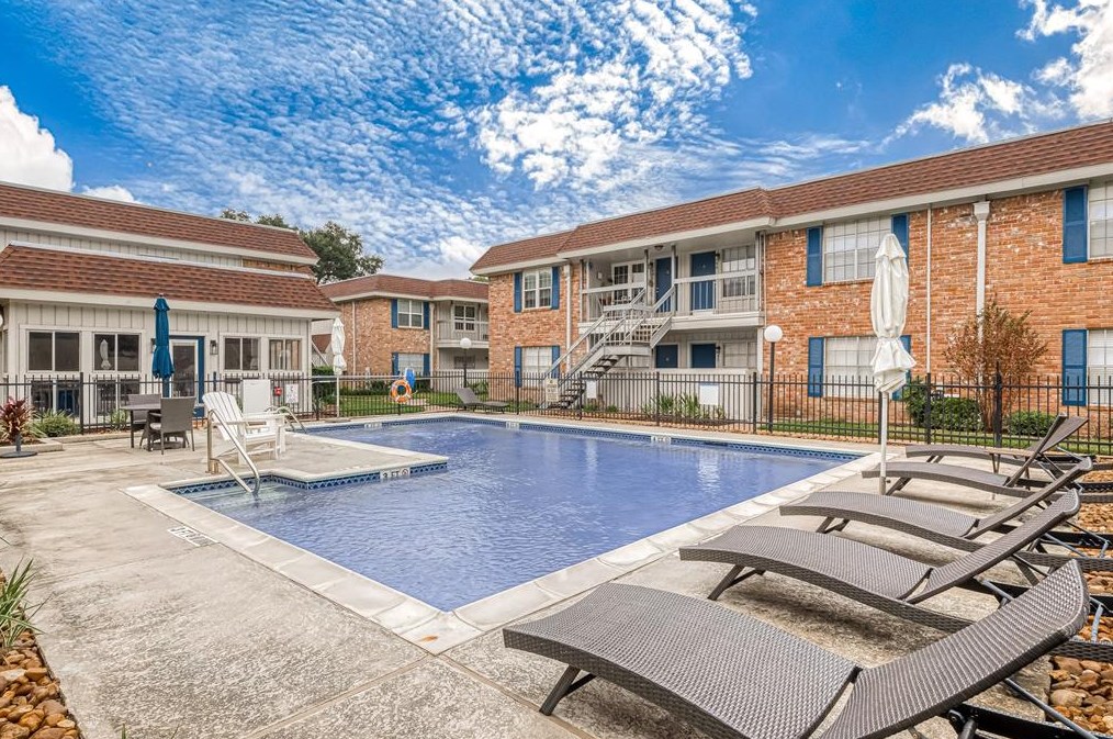 2350 Bering Dr Apt 122, Houston, TX 77057