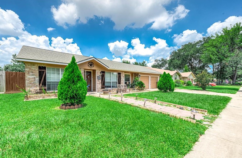 7235 Tall Pines Dr, Houston, TX 77088-6603