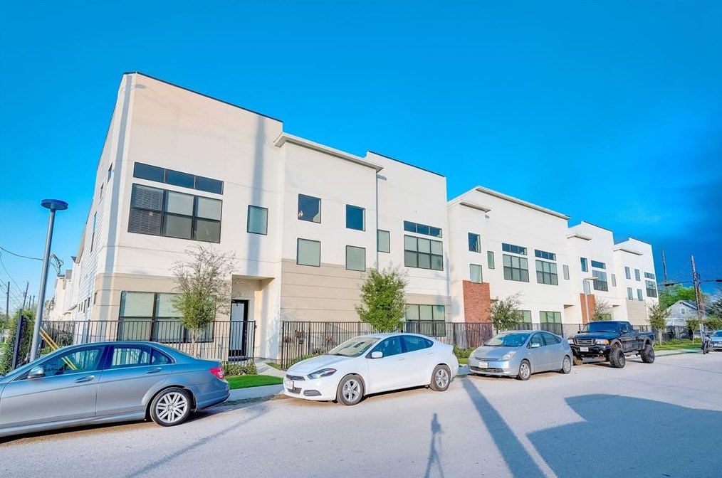 2 N Hutcheson St, Houston, TX 77003