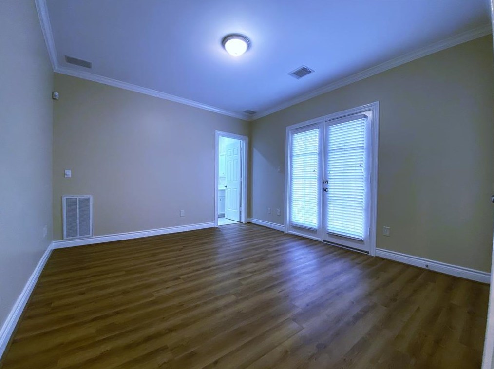 118 Oak Place Dr, Houston TX  77006-1788 exterior