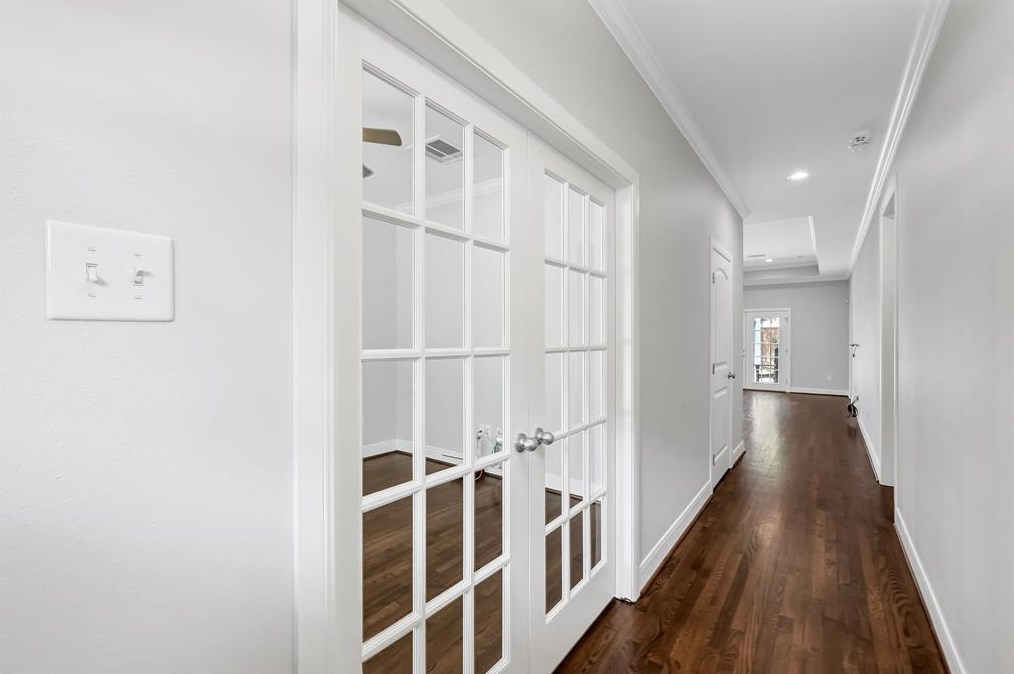 1826 Watercrest Dr, Houston, TX 77008-1241