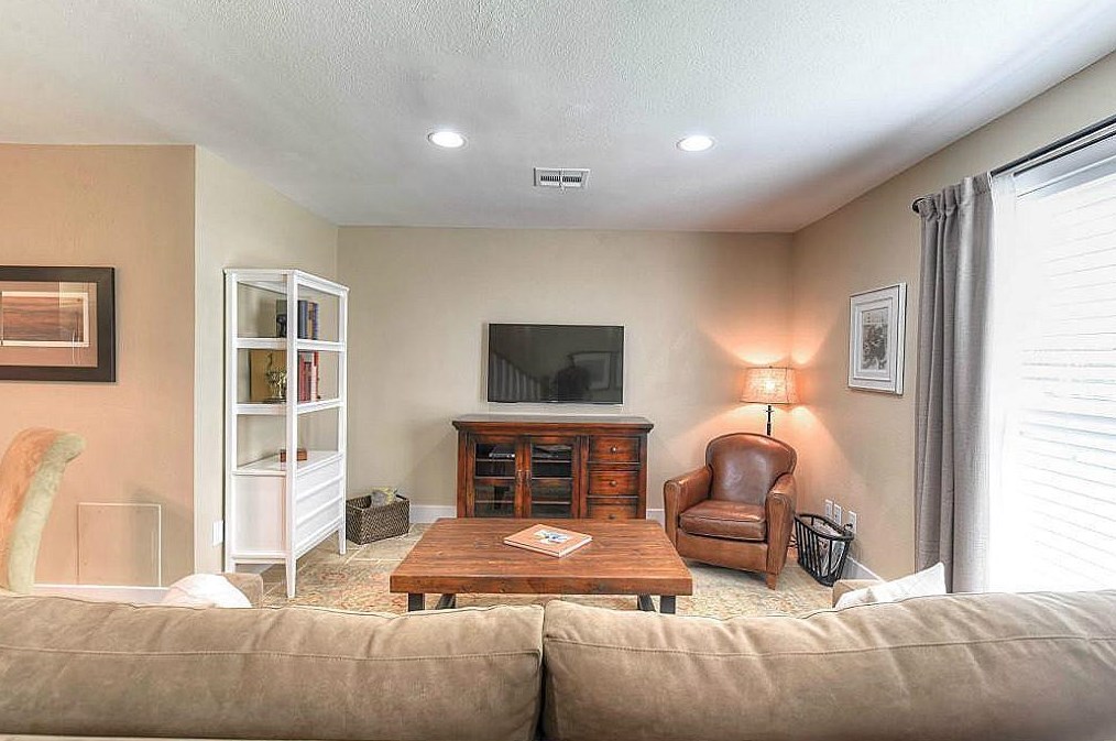 8854 Kempwood Dr, Houston, TX 77080