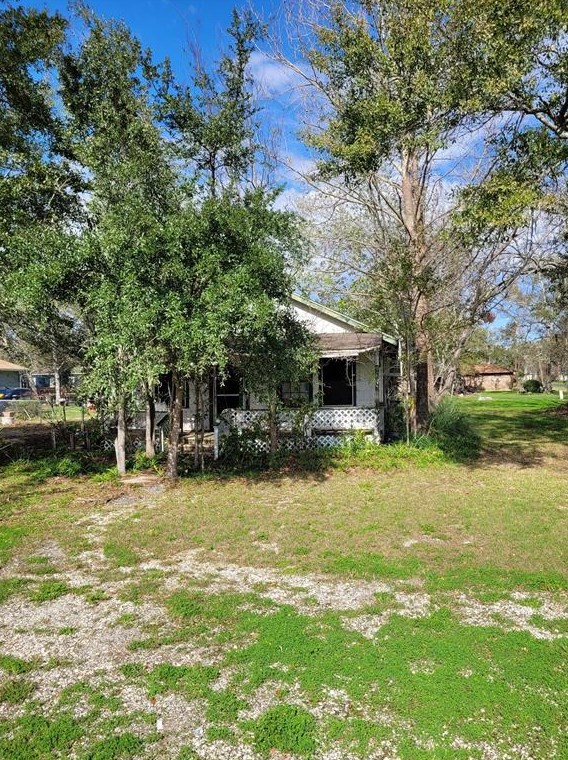 809 Main St, Anahuac, TX 77514-2492