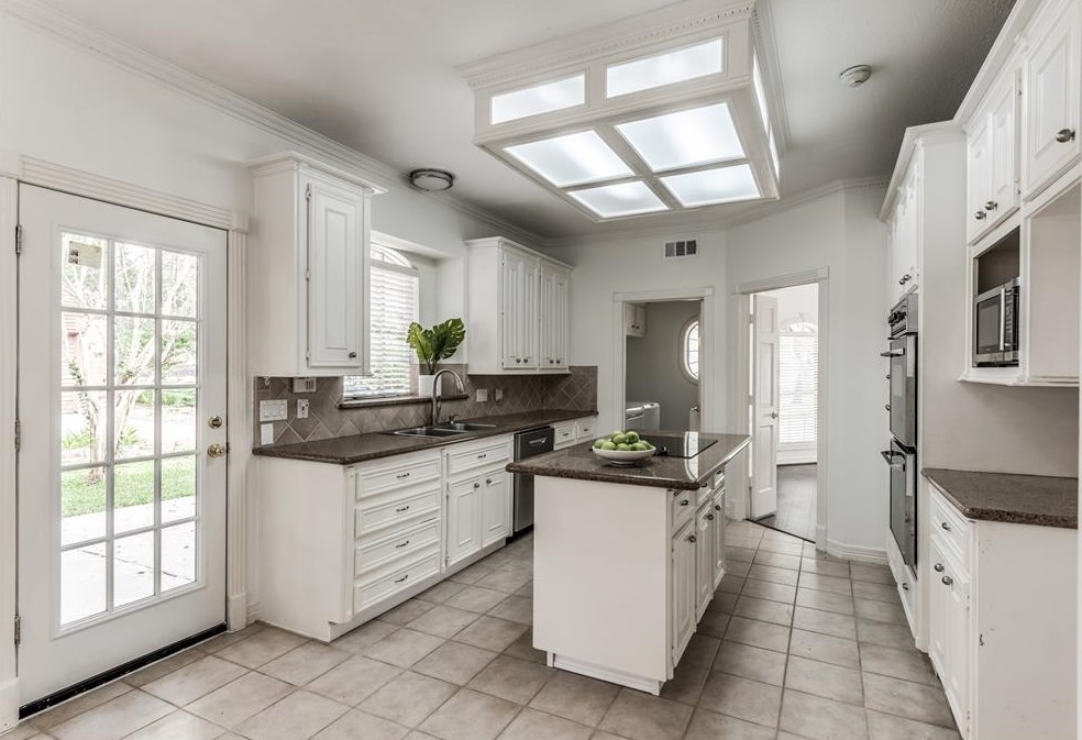 402 Lakeside Blvd, Sugar Land TX 77478-3961 exterior