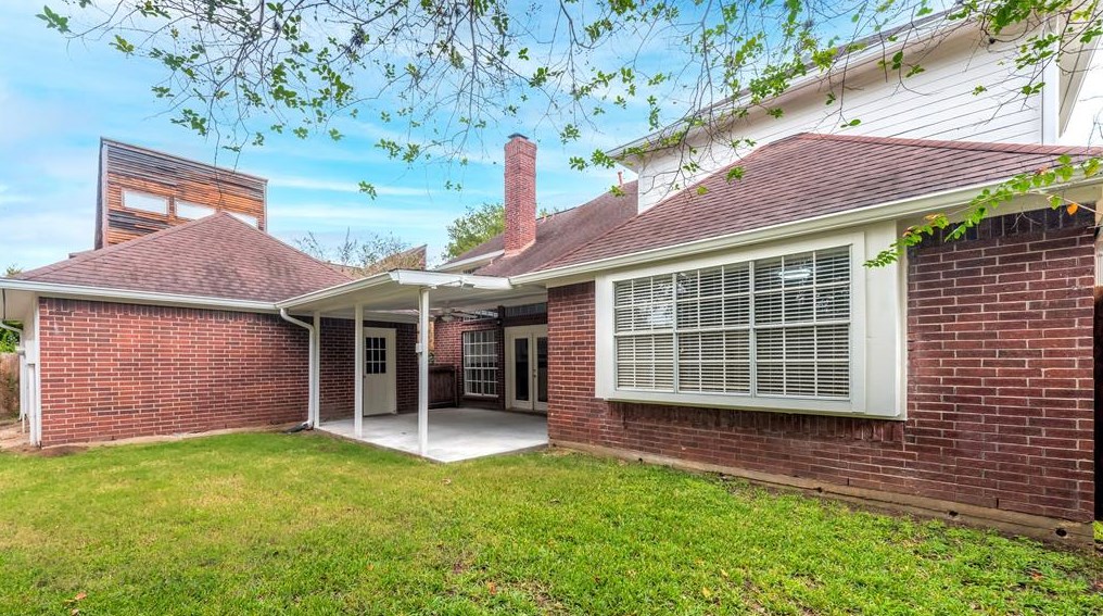 402 Lakeside Blvd, Sugar Land TX 77478-3961 exterior