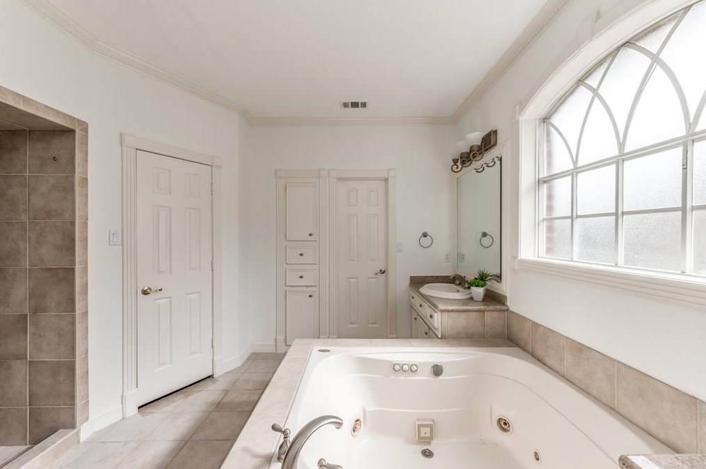 402 Lakeside Blvd, Sugar Land TX 77478-3961 exterior