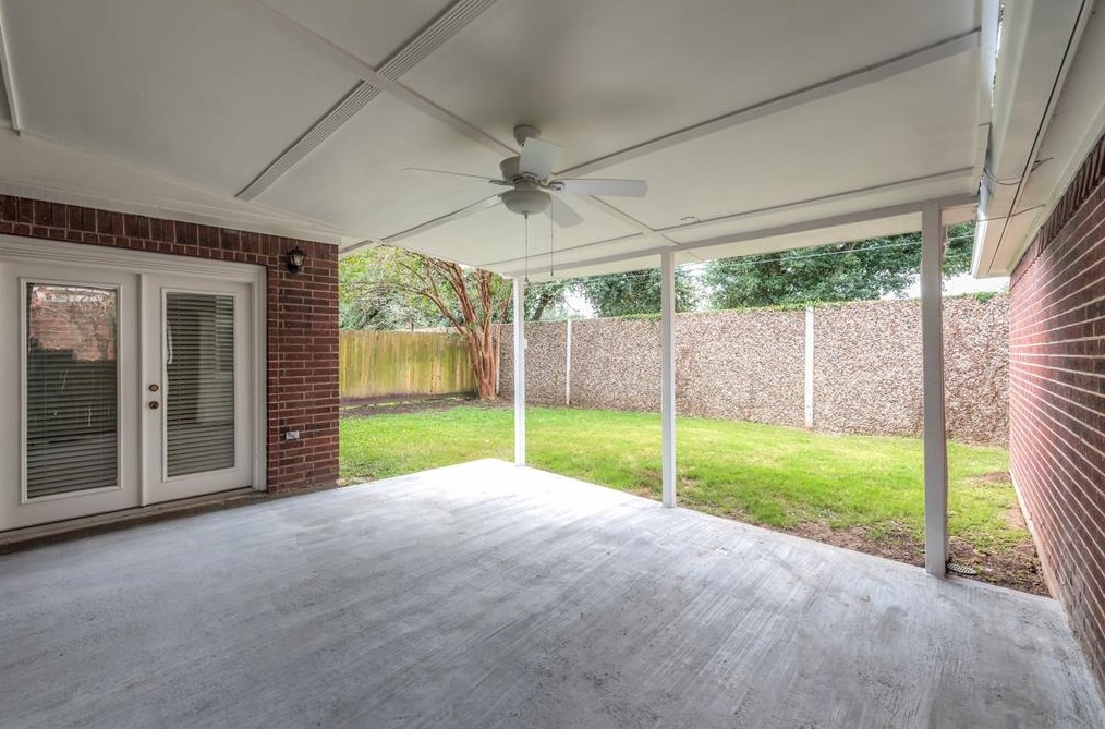 402 Lakeside Blvd, Sugar Land TX 77478-3961 exterior