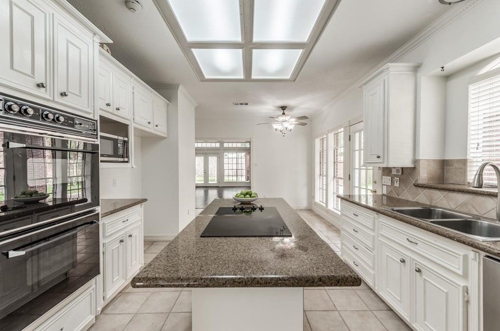 402 Lakeside Blvd, Sugar Land TX 77478-3961 exterior