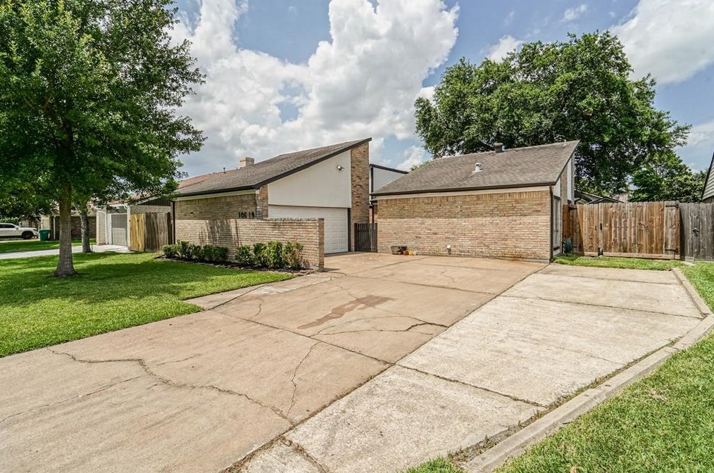 10619 Sagevale Ln, Houston, TX 77089-2918
