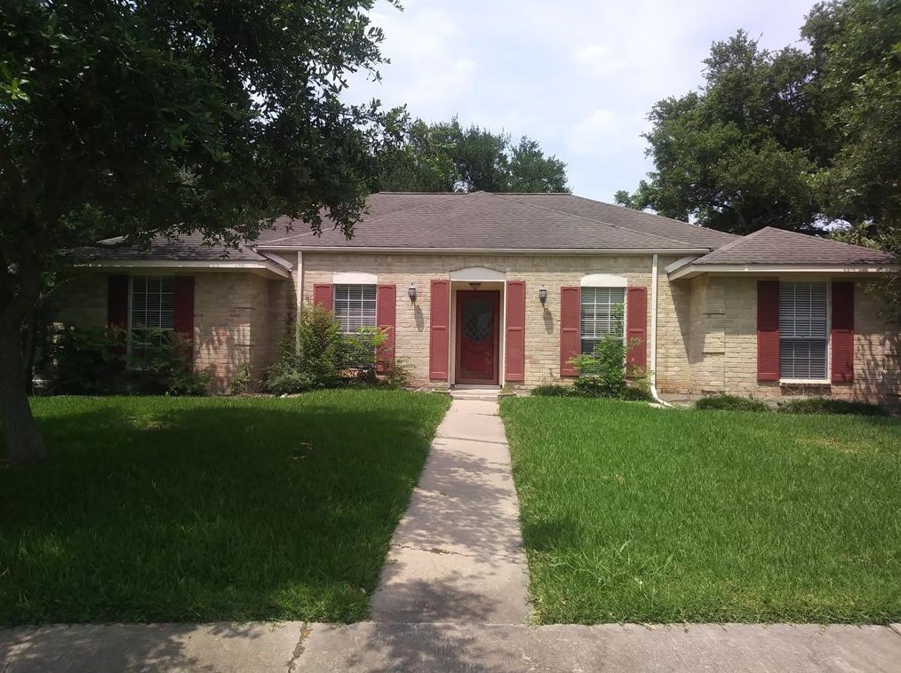 13830 Vinehill Dr, Sugar Land, TX 77498