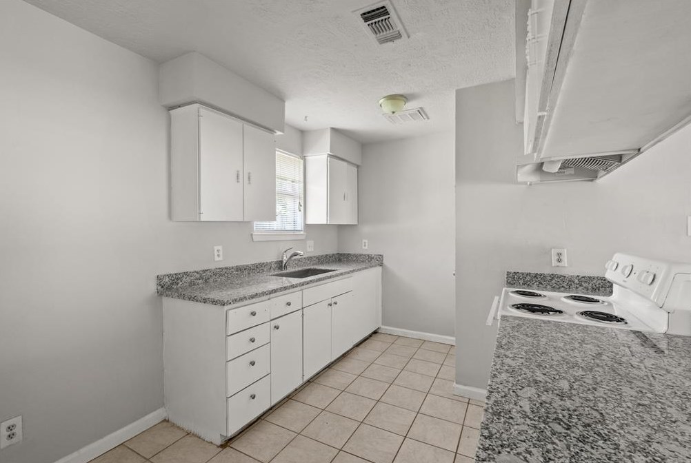 207 Goodson Dr, Houston TX  77060-4320 exterior