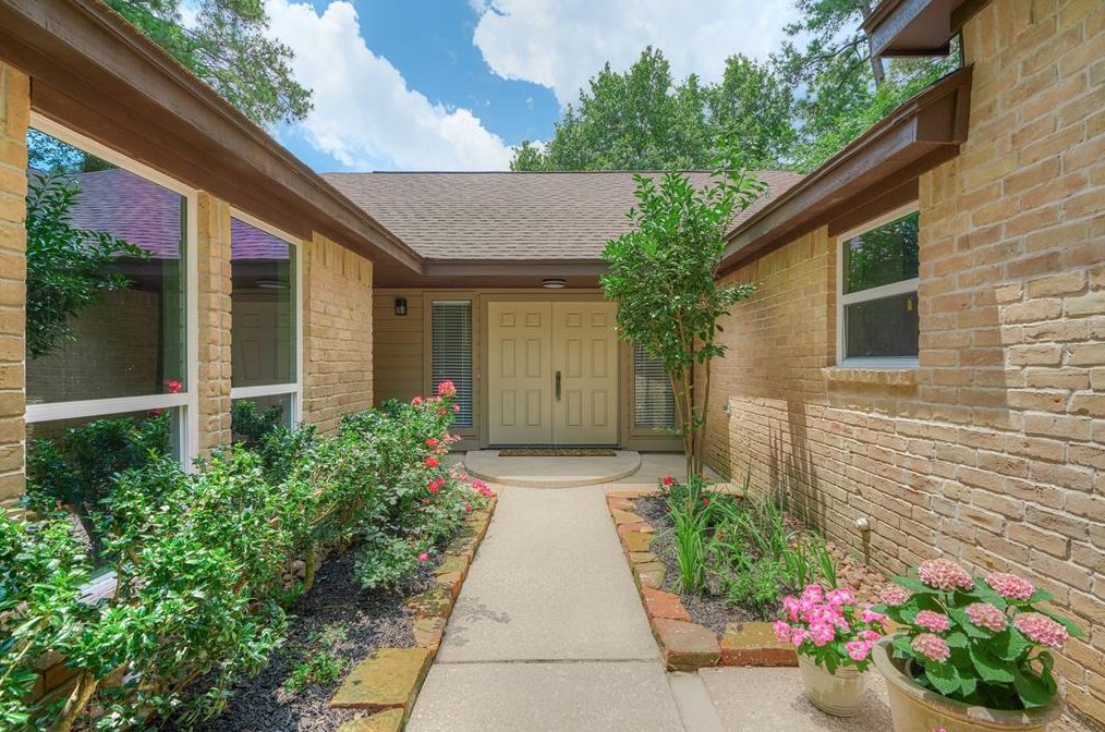 18 Rosedale Brook Ct, Spring TX  77381-2615 exterior