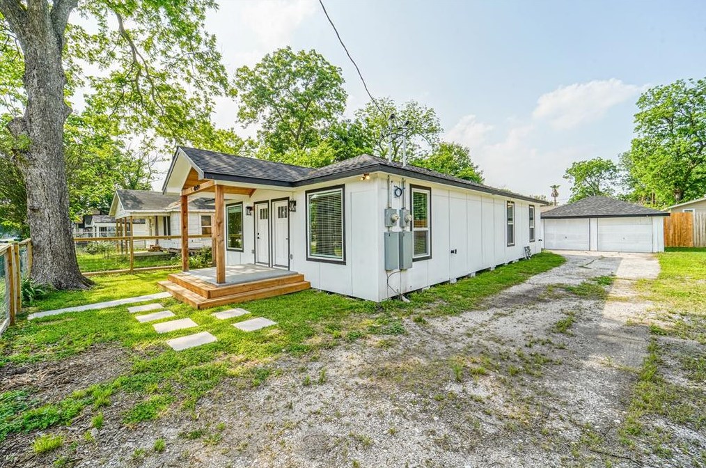 4049 Lucille St, Houston TX  77026-5704 exterior