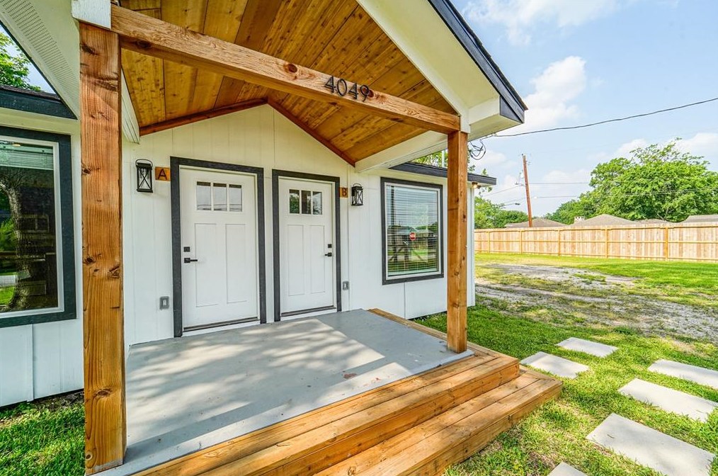 4049 Lucille St, Houston TX  77026-5704 exterior