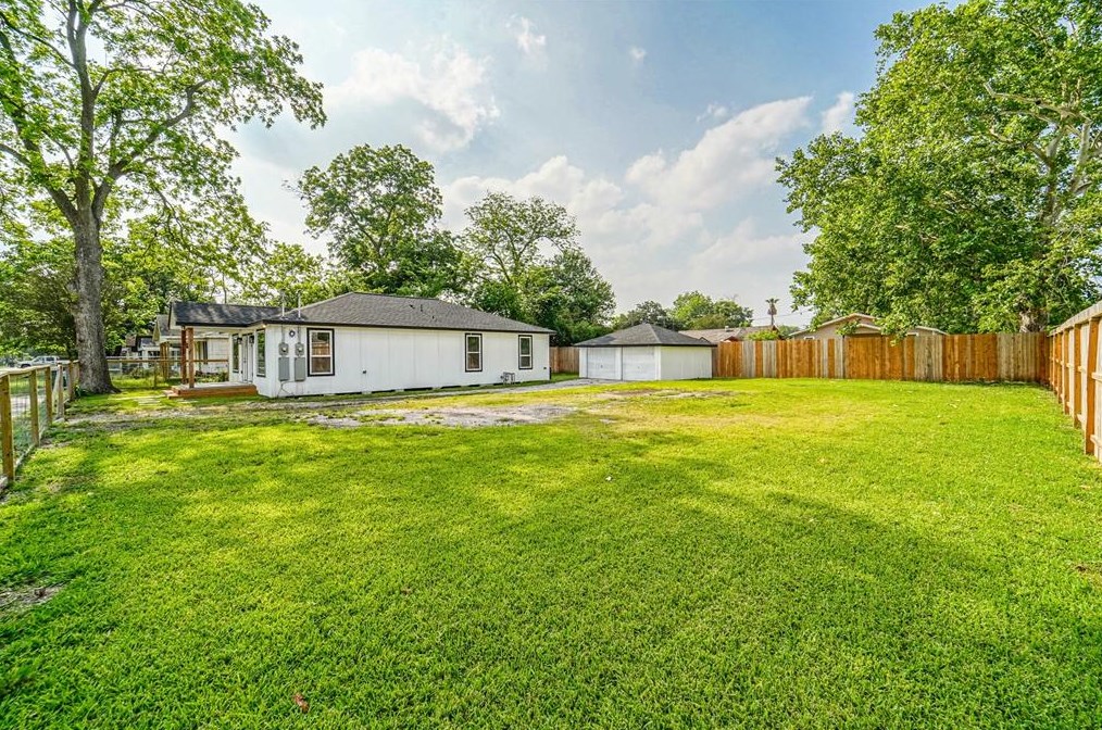 4049 Lucille St, Houston TX  77026-5704 exterior