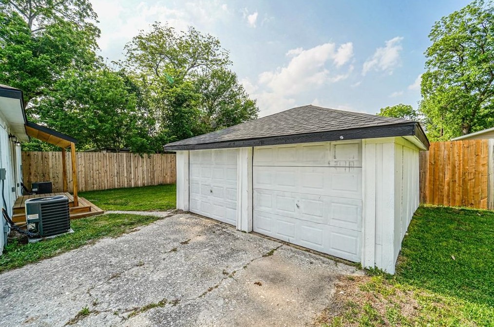 4049 Lucille St, Houston TX  77026-5704 exterior