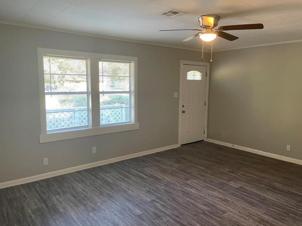 905 N Arcola St, Angleton, TX 77515