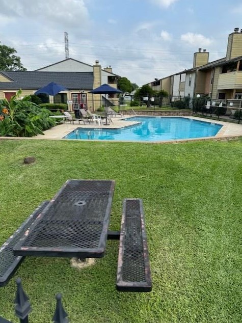 15534 Zabolio Dr, Houston TX 77598-2227 exterior